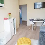 Apartmanhaz 公寓 *