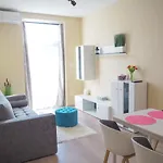 Apartmanhaz *