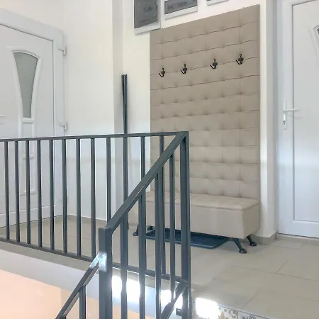 Apartmanhaz Lägenhet