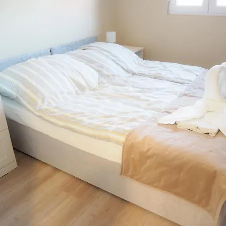 Apartmanhaz 公寓 *