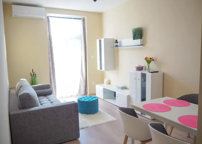 Apartmanhaz *
