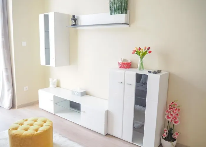 Apartman Apartmanhaz *