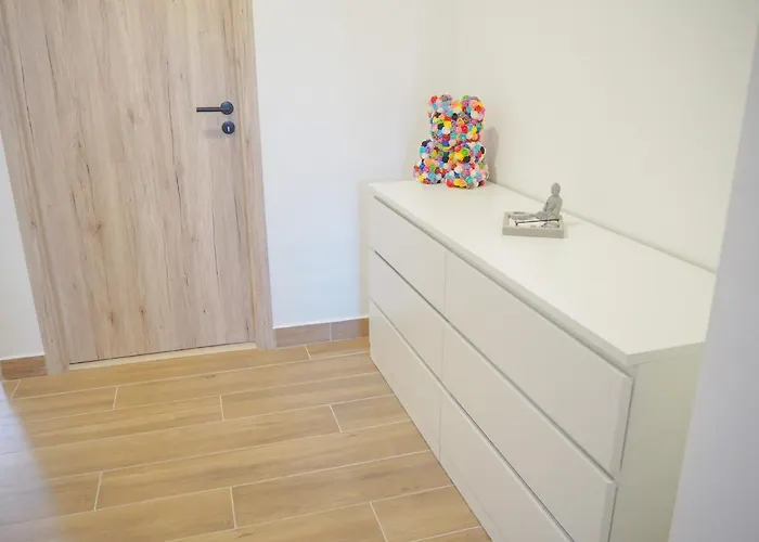 Apartman Apartmanhaz *